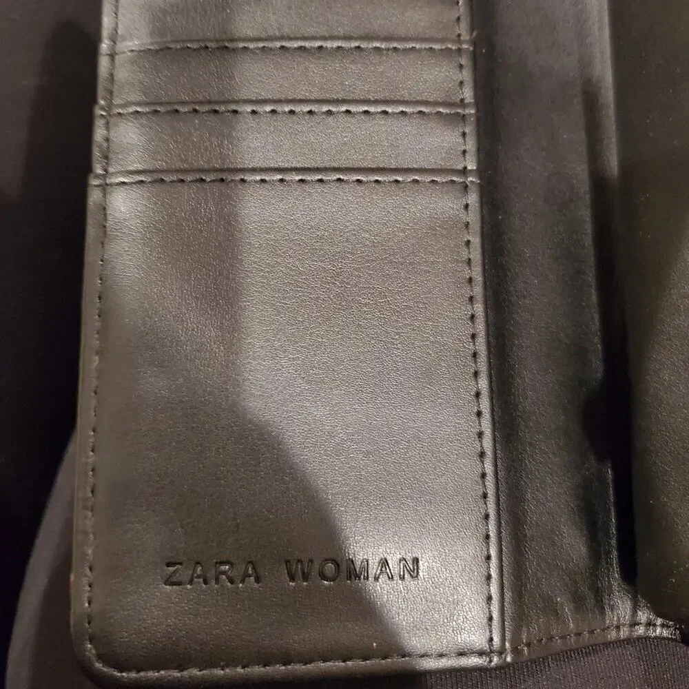Date Night Leather Wallet w/chain || Like new!